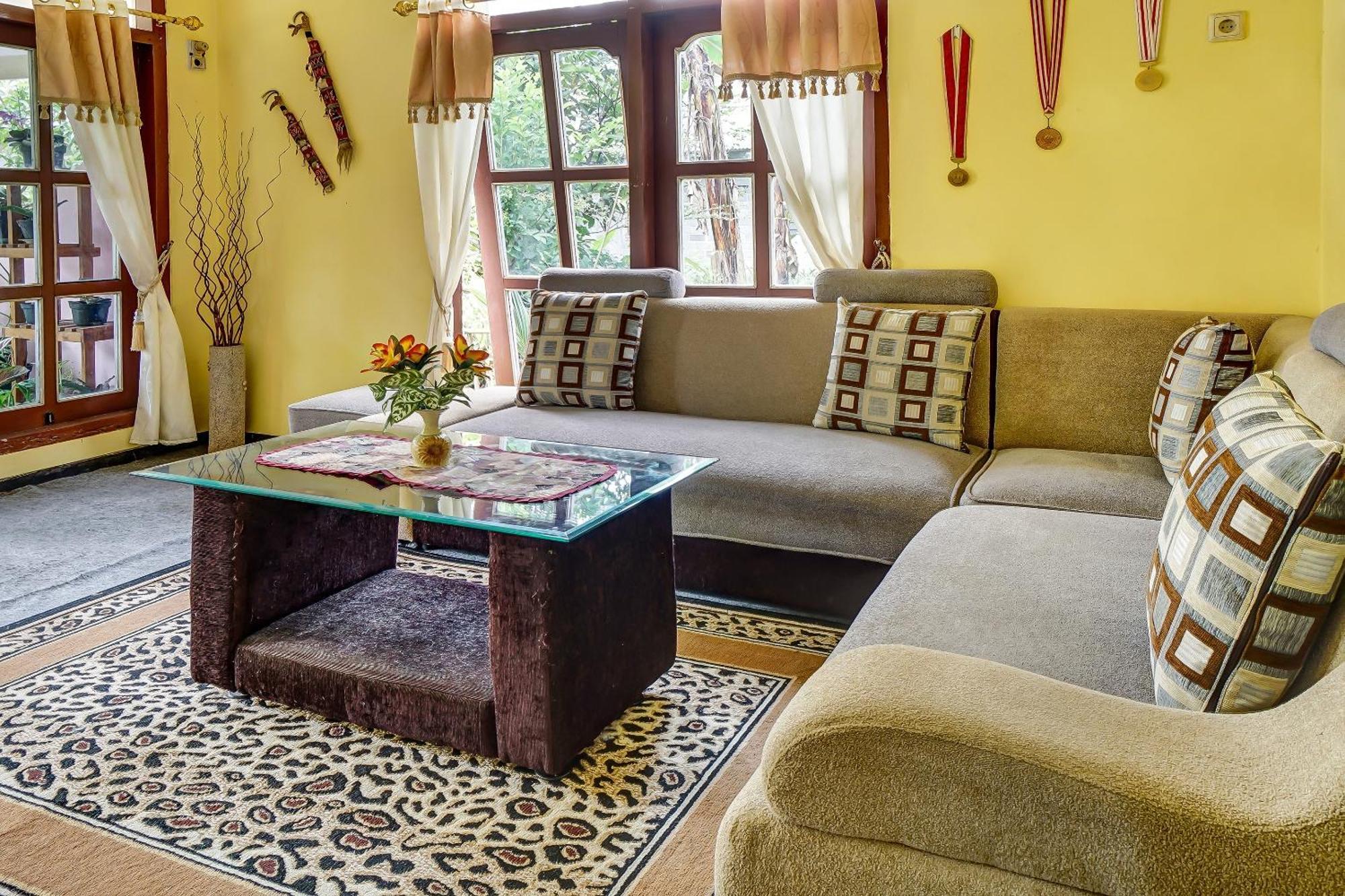 OYO Homes 90984 Kampung Wisata Ekologi Puspa Jagad Blitar Bagian luar foto